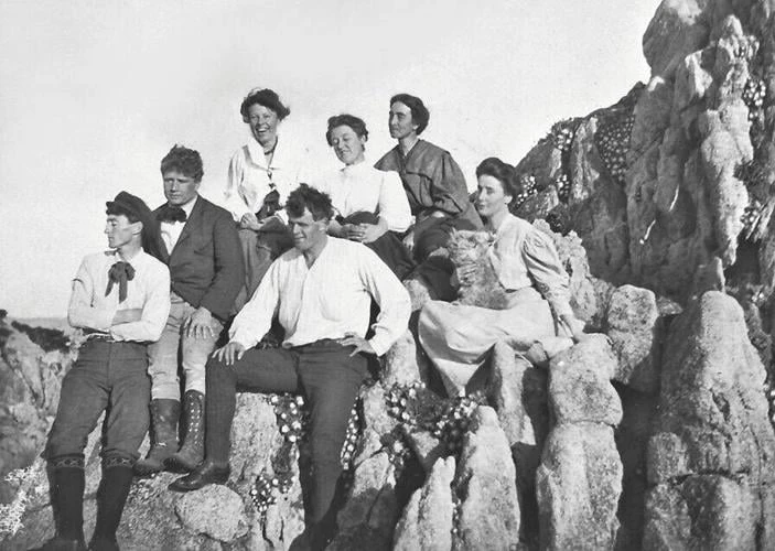 Notable literary figures including Jack London, George Sterling, and Robinson Jeffers Notable literary figures including Jack London, George Sterling, and Robinson Jeffers with friends on Carmel beach